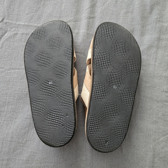 Alohas Checkered Sandals - Picture 4 of 4